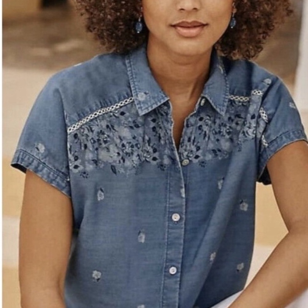 J.Jill 100% Tencel Chambray Floral Lace Yoke Relaxed Button Shirt Blue Women’s M - Picture 12 of 12